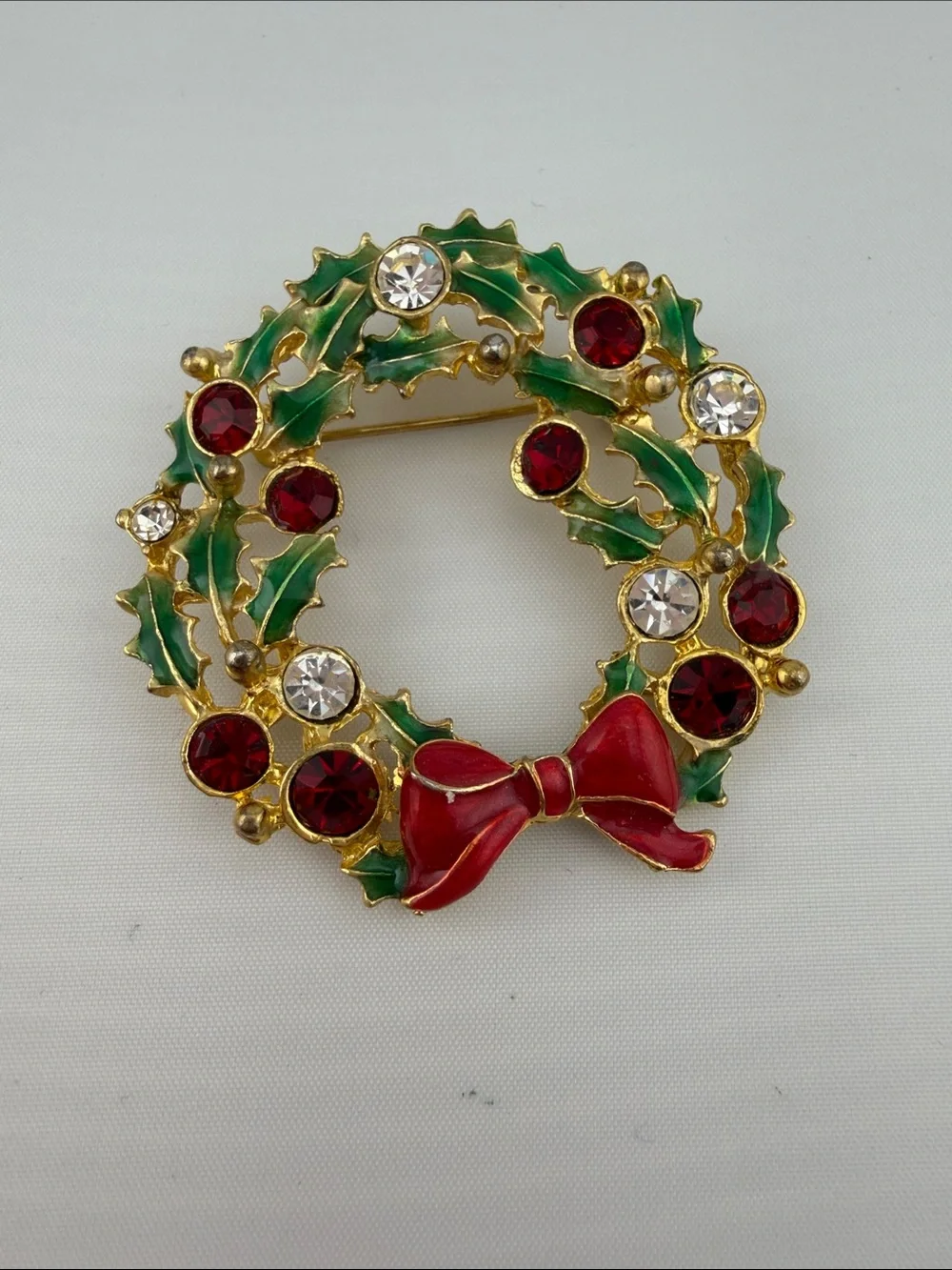 Festive vintage Red and Green Wreath Brooch with Rhinestones